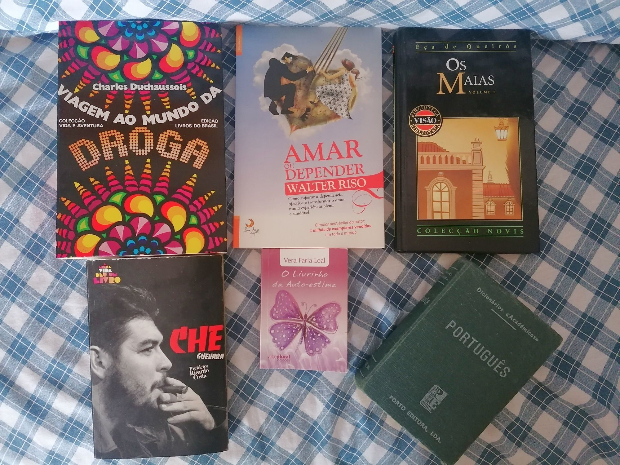 Vários livros em bom estado