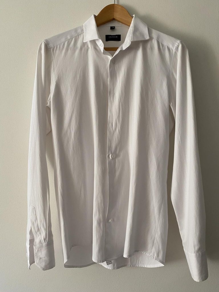 Granatowy garnitur + biała koszula