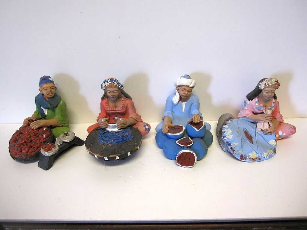 4 vintage figuras orientais em barro pintado-vendedores de mercado