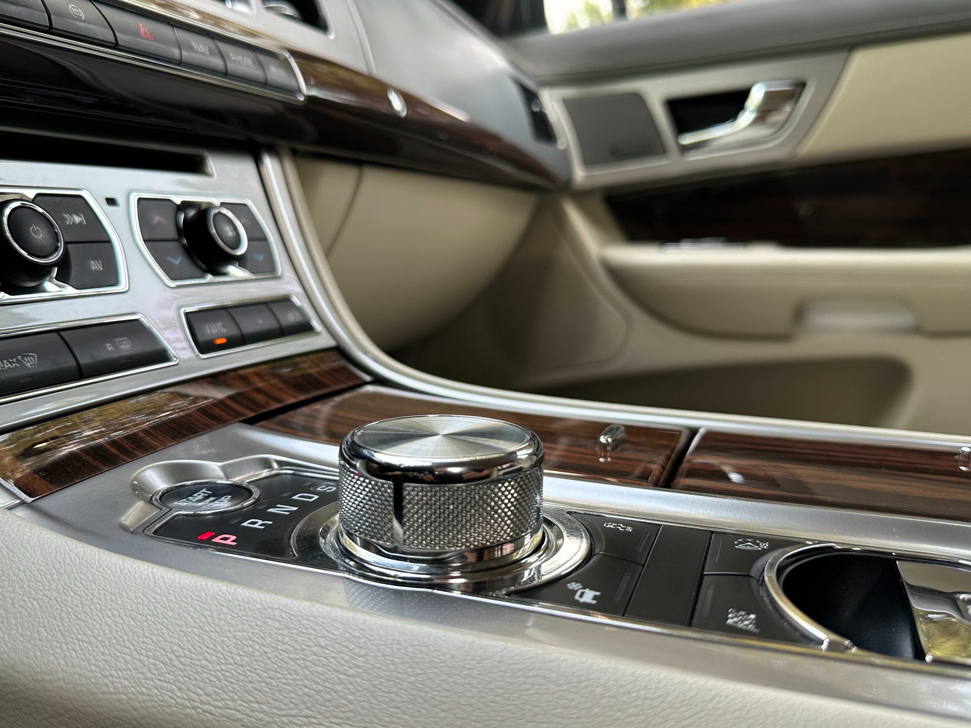 Jaguar XF 3.0 AT (340 к.с.) RWD