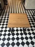 Stoły dębowe 70x70x5 do restauracji/ lokalu gastronomicznego.