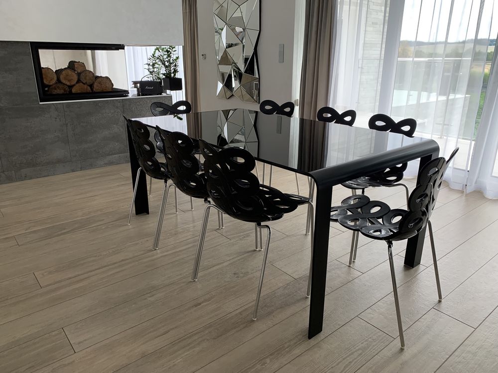 Komplet stół i 8 krzeseł do jadalni czarne szkło