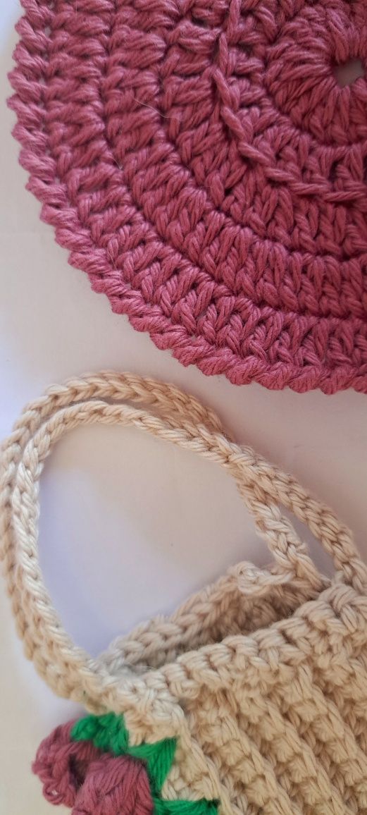 Capa e base em croché para caneca tulipa