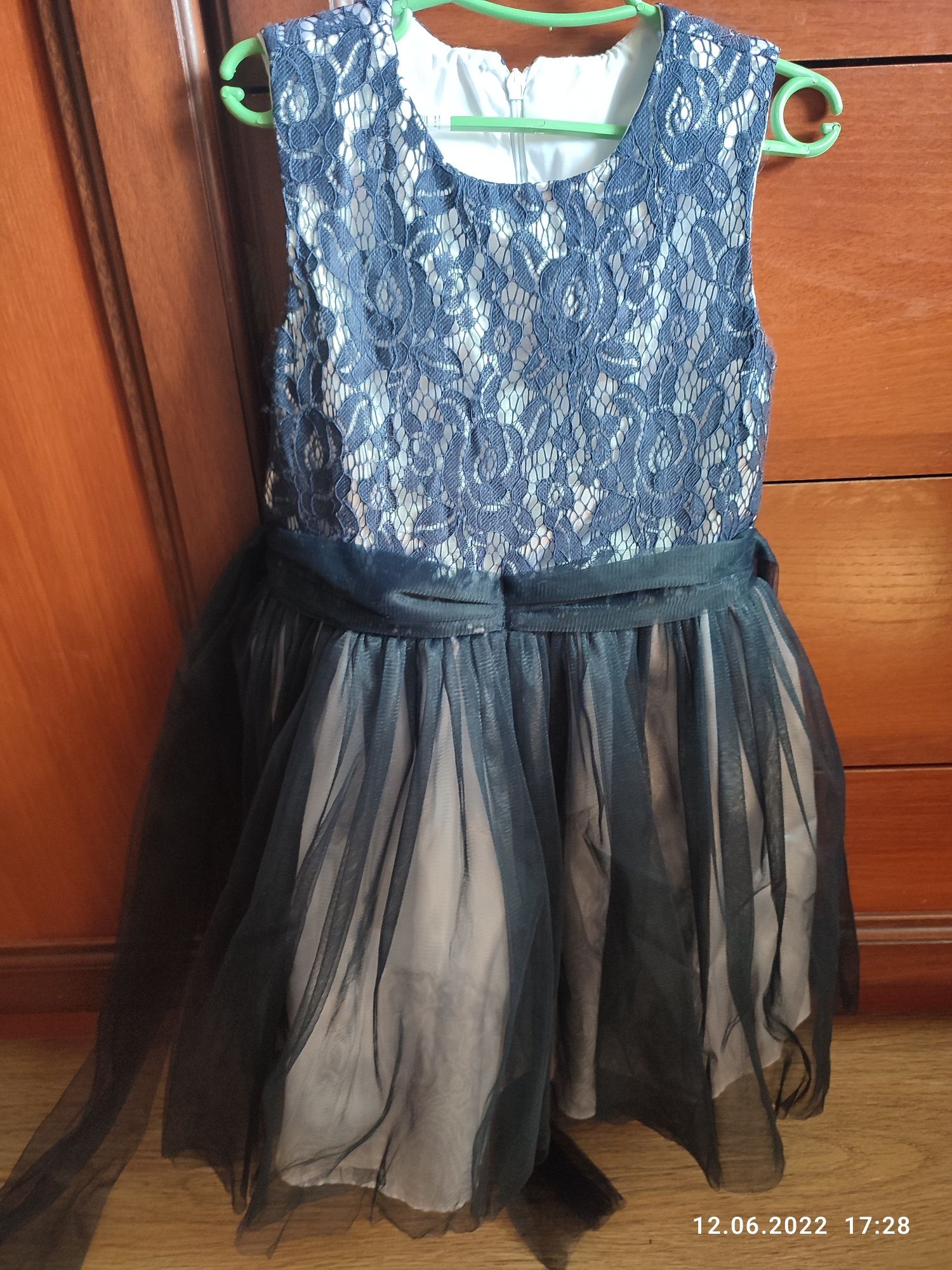 Нарядна сукня з гіпюром 104-110 плаття