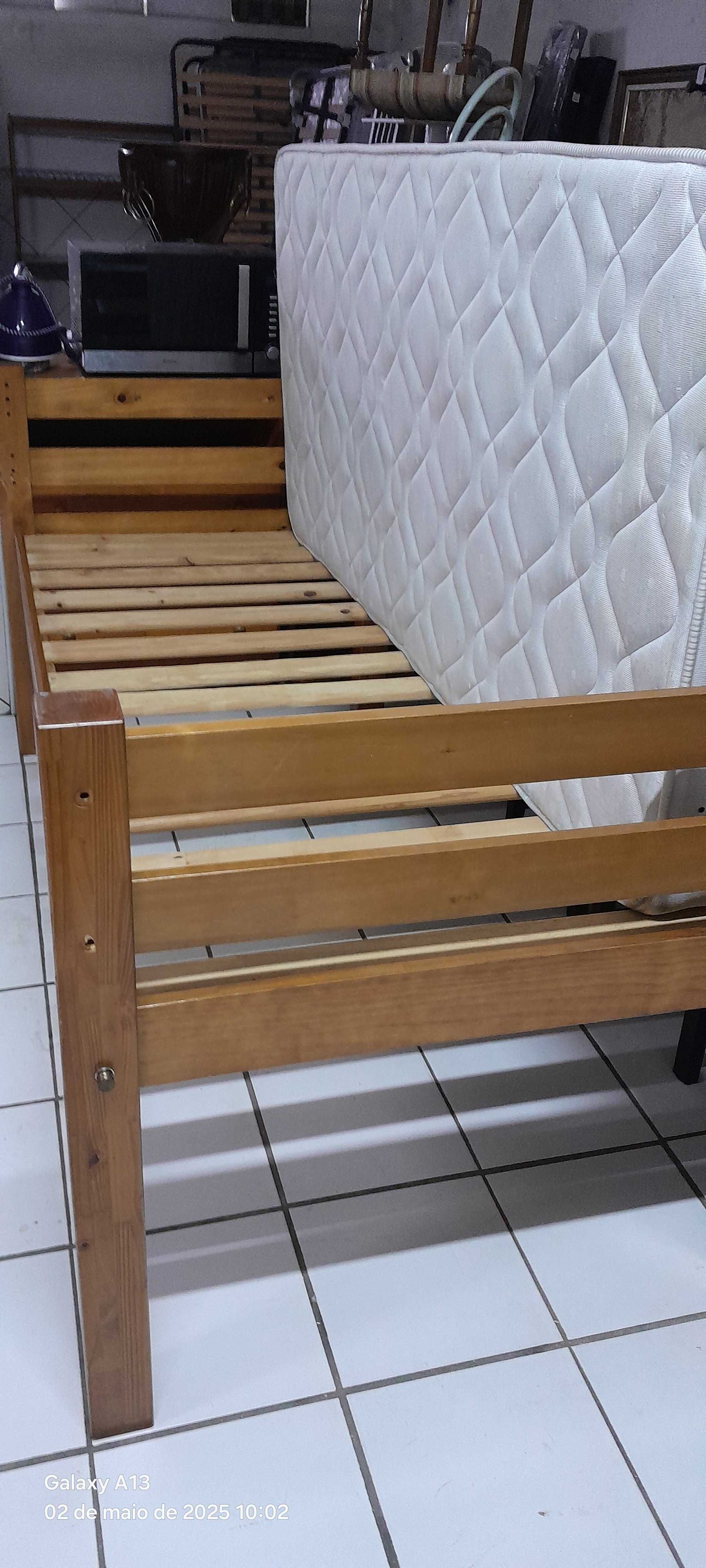 Cama de solteiro alta