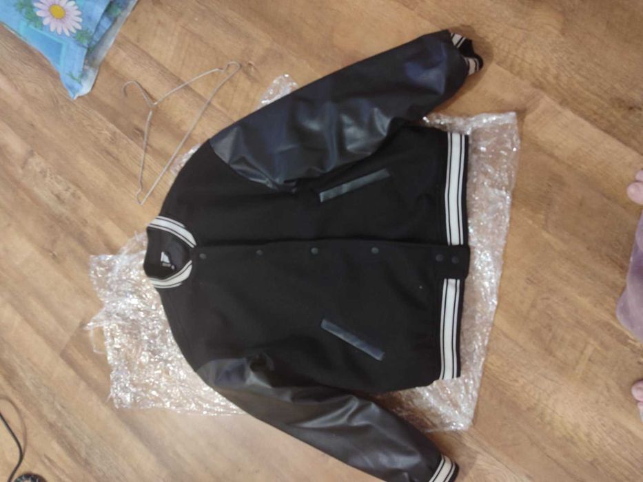 Куртка Ветровка Бомбер женский, размер М, брали в Америке,