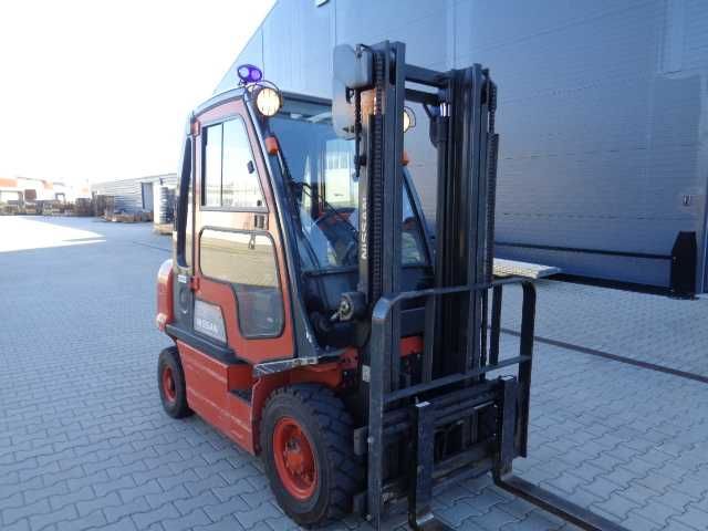 Wózek widłowy Nissan 2,5 t LPG 2005 rok