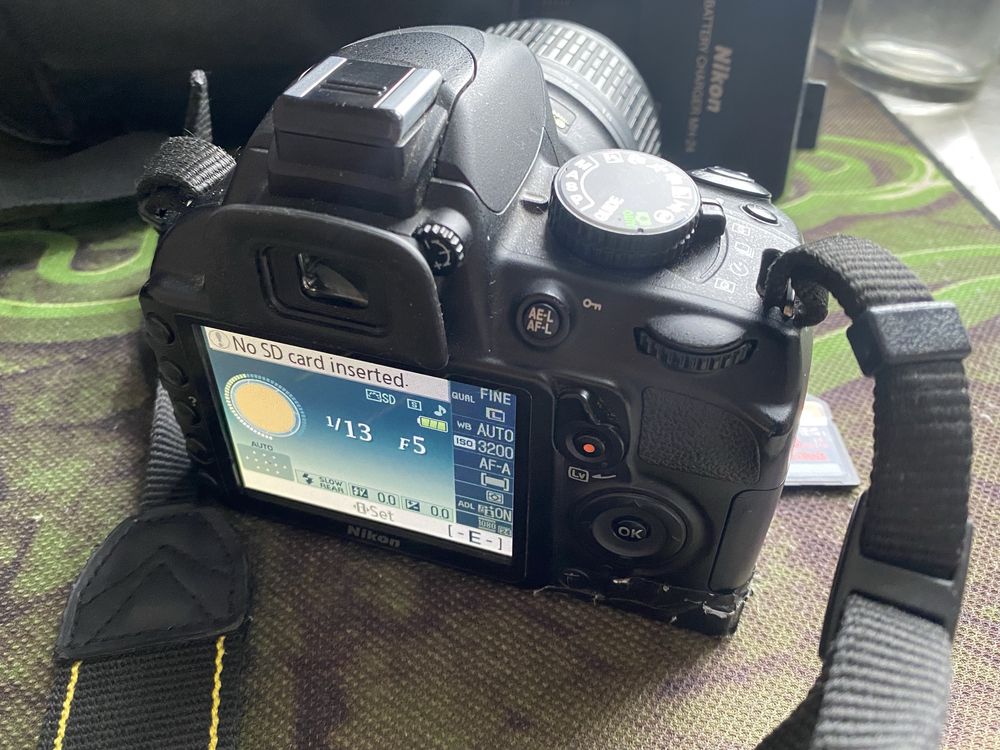 Nikon D3100 + obiektyw 18-55 mm + etui + ładowarka + karta SD