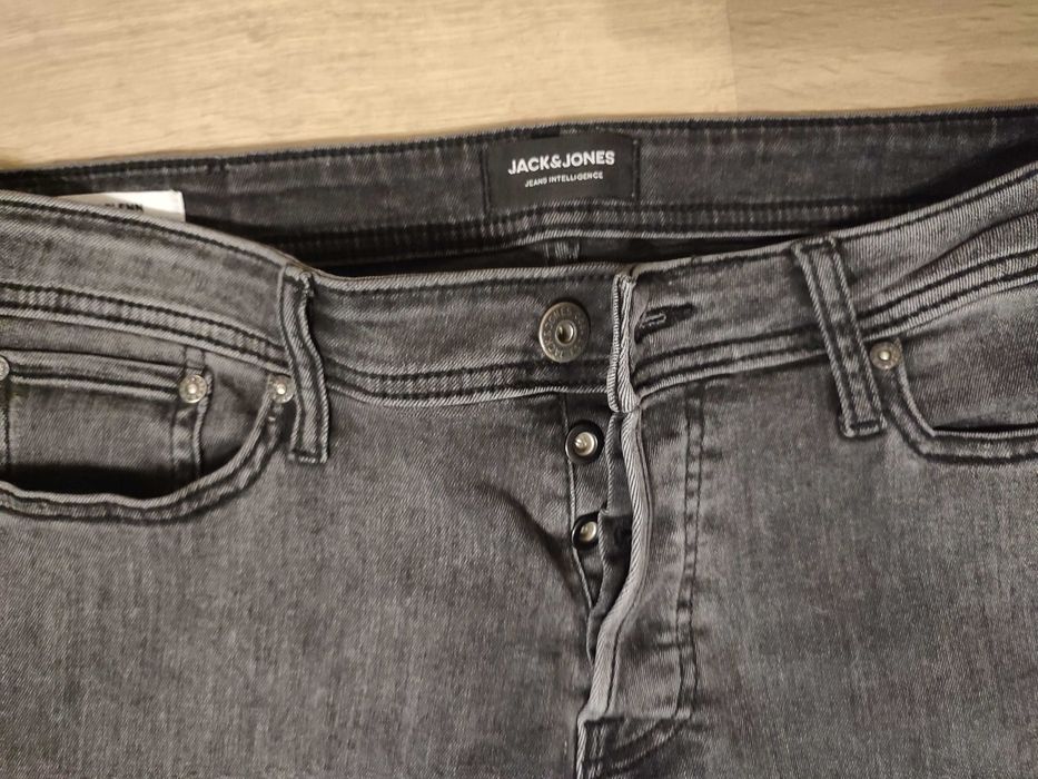 Чоловічі джинси сірого кольору розмір 32/30