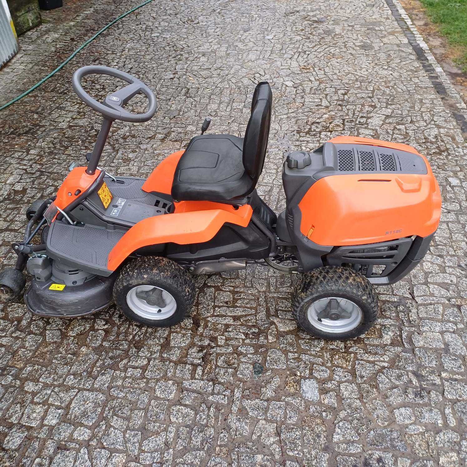 Husqvarna Rider R112C + kosisko Combi 85 Hydrostat stan bdb.