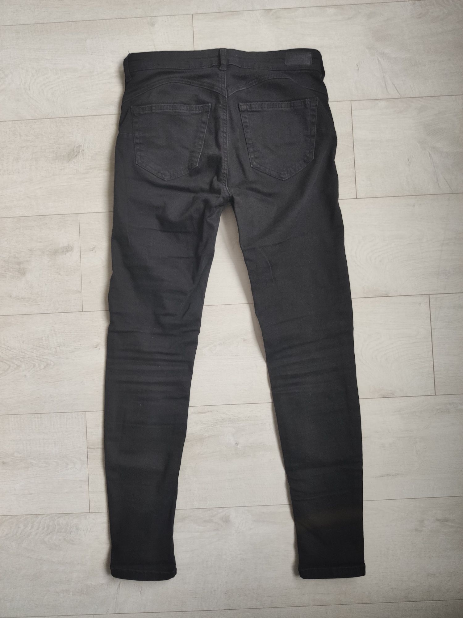 Czarne spodnie Pull&Bear, rozmiar 38, stan bardzo dobry