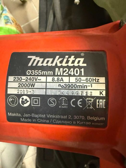 Piła ukośnica makita