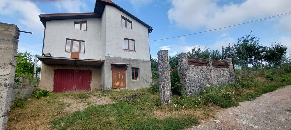 Продаж будинку на Бучмах
