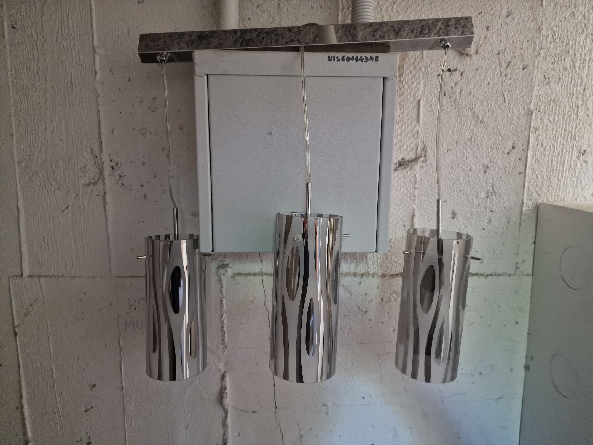 Lampa sufitowa listwa plus trzy klosze .
