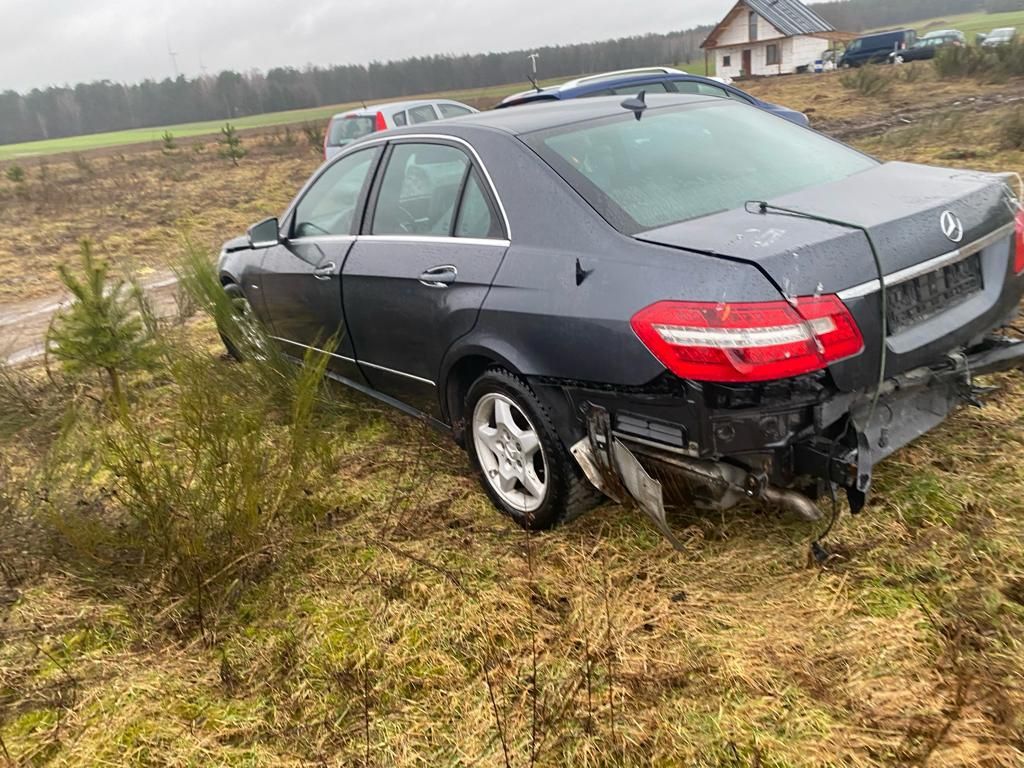 Mercedes w212 2.2 CDI maska lampa Xenon drzwi błotnik kotpit pulpit ai