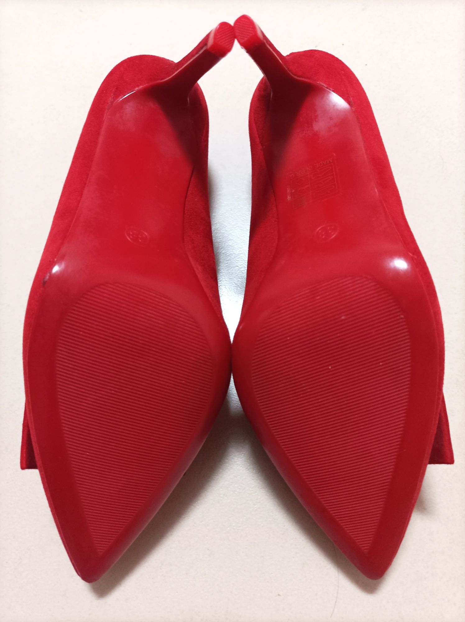Sapatos vermelhos de salto alto (Novos - T. 38)
