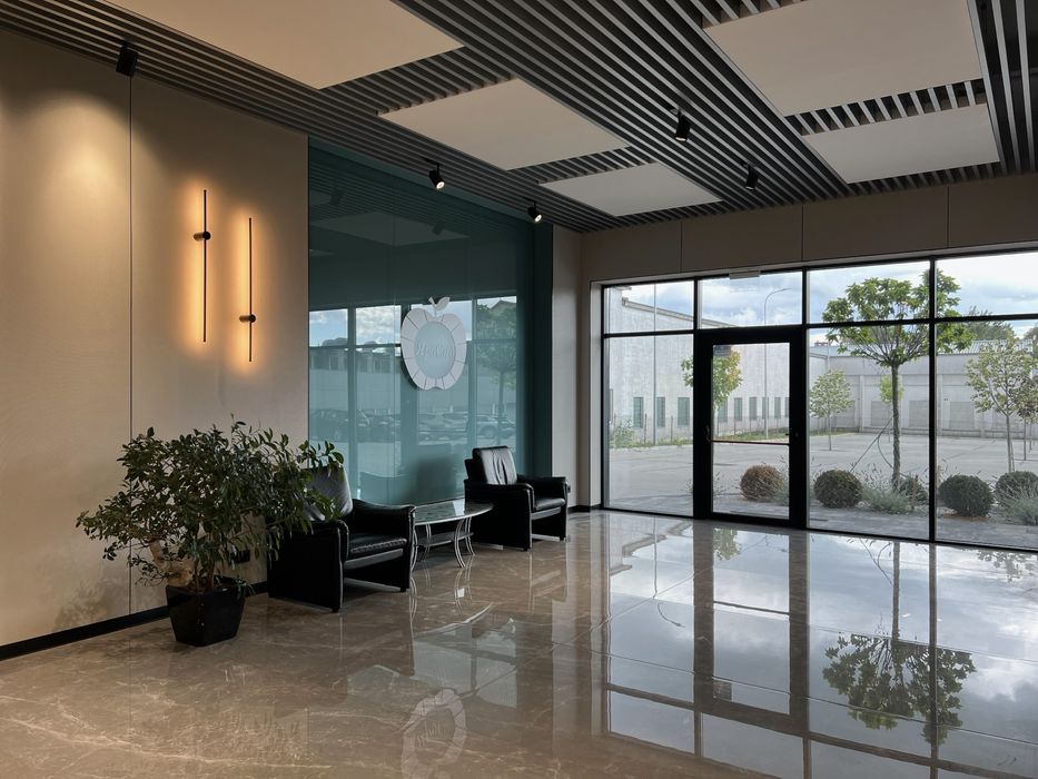 Сучасний Офіс 350 (м2) на Пасічній, Власник