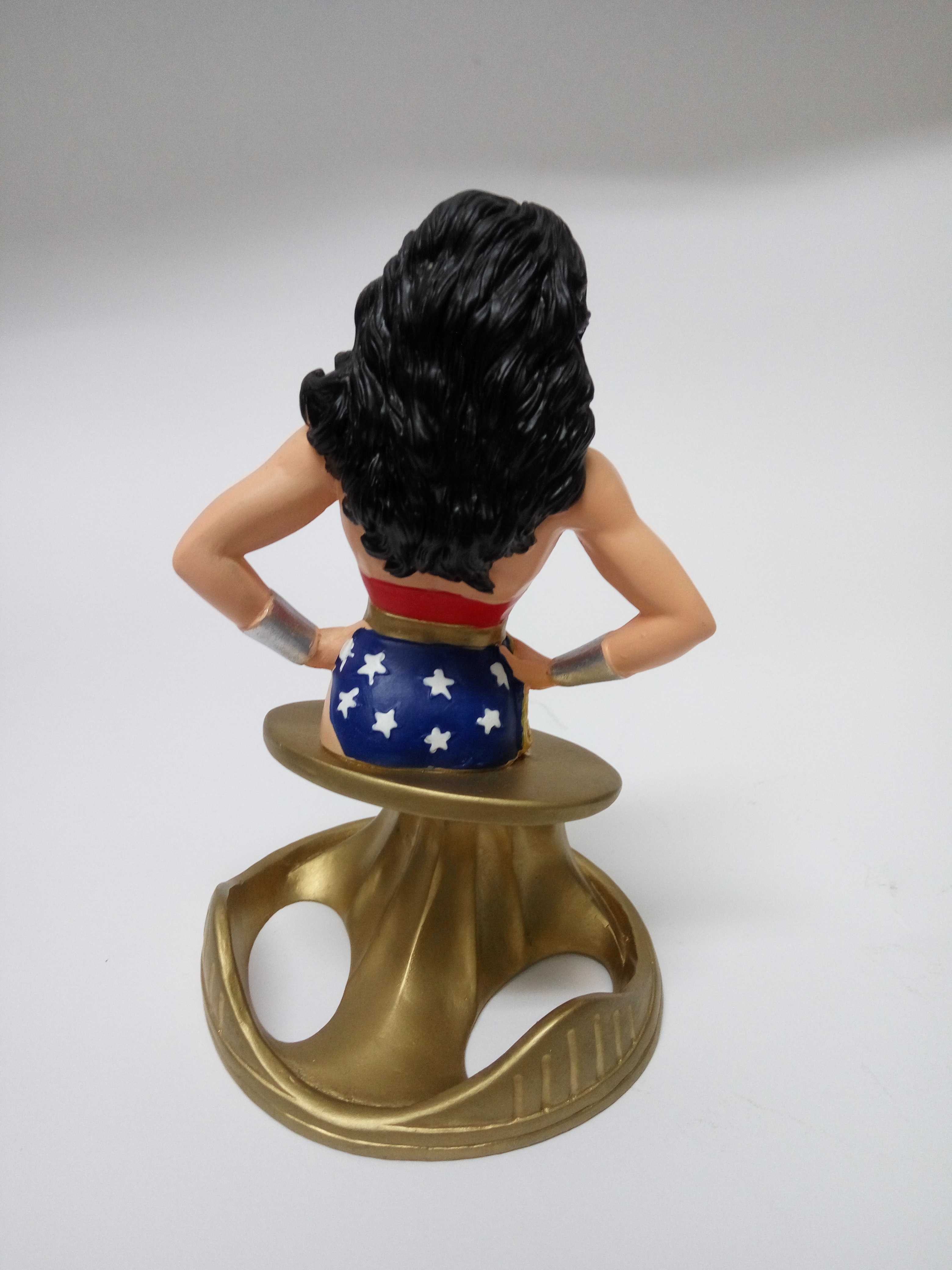 Capitão América Pack Mochila + 2 Bonecos  /Wonder Woman busto