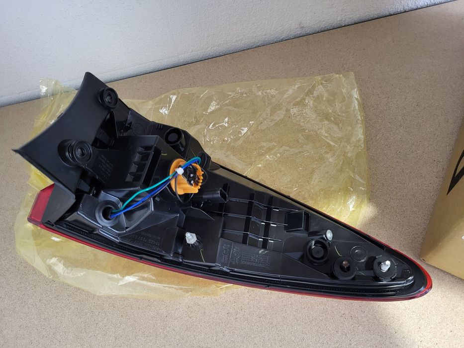 Farolim direito ilharga Renault Kadjar novo