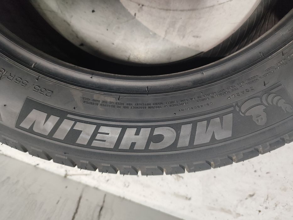 2 pneus  semi novos Michelin Latitude  235/55R18 100V Oferta dos porte