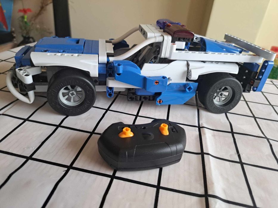 Carro Polícia telecomandado da Lego