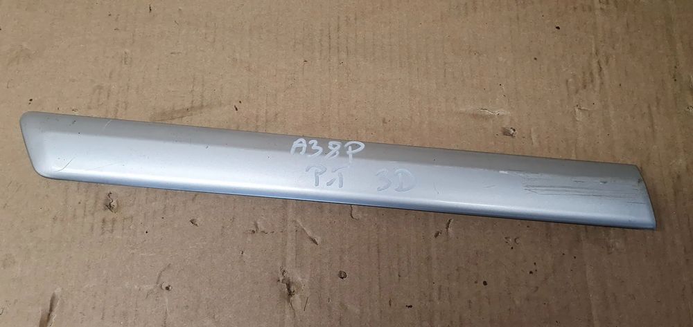 Listwa błotnika prawy tył tylna prawa Audi A3 8P 3D 8P3853984B