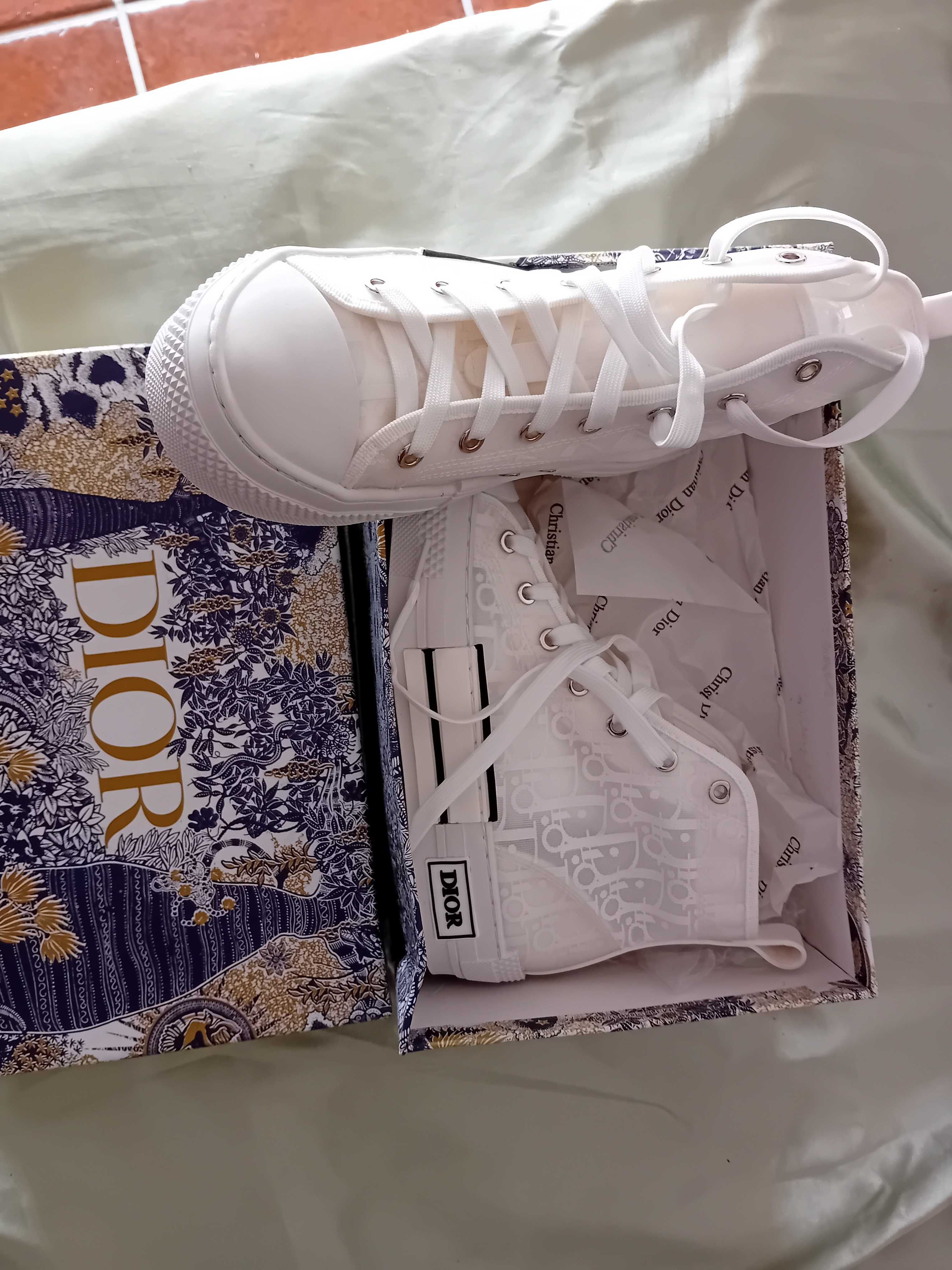 Tenis brancos novos da Christian Dior
