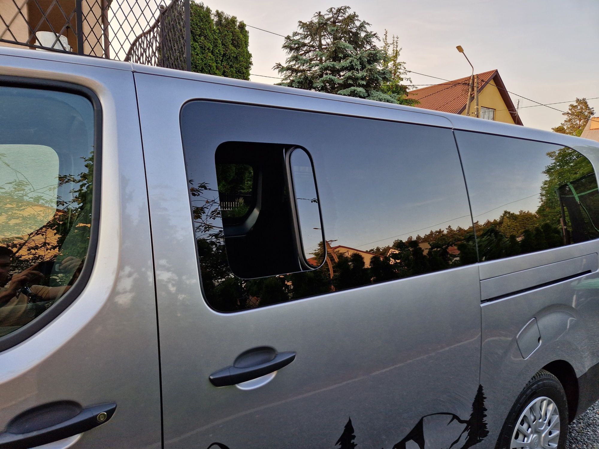 Wypożyczalnia wynajem samochodów bus- 8/9 osobowe, VIP