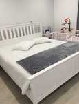 Cama casal Cama HEMNES  + Colchão, mesas de cabeceira ikea I