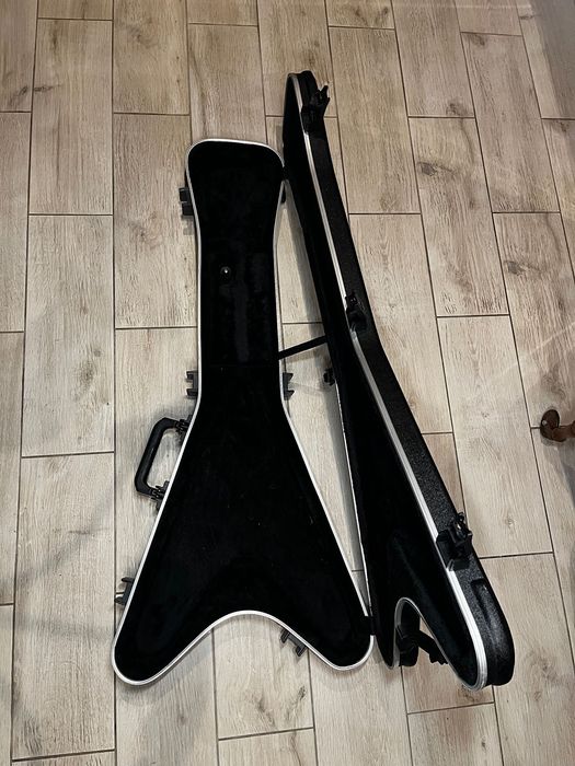 Case SKB 58 V na gitarę Flying V