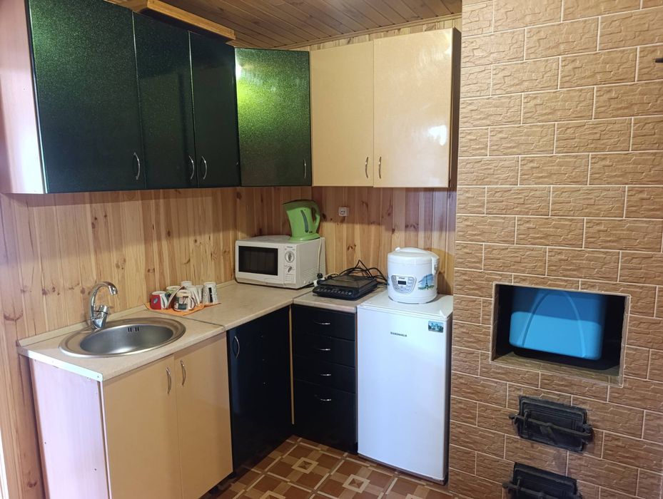 Продаж 2-поверх.чудового будинку біля водойми.