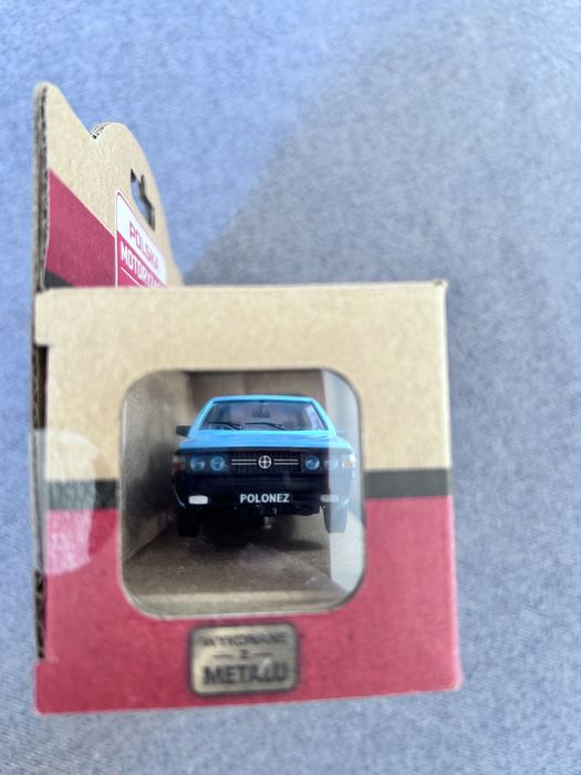 Samochód Polonez model niebieski kolekcja PRL Daffi