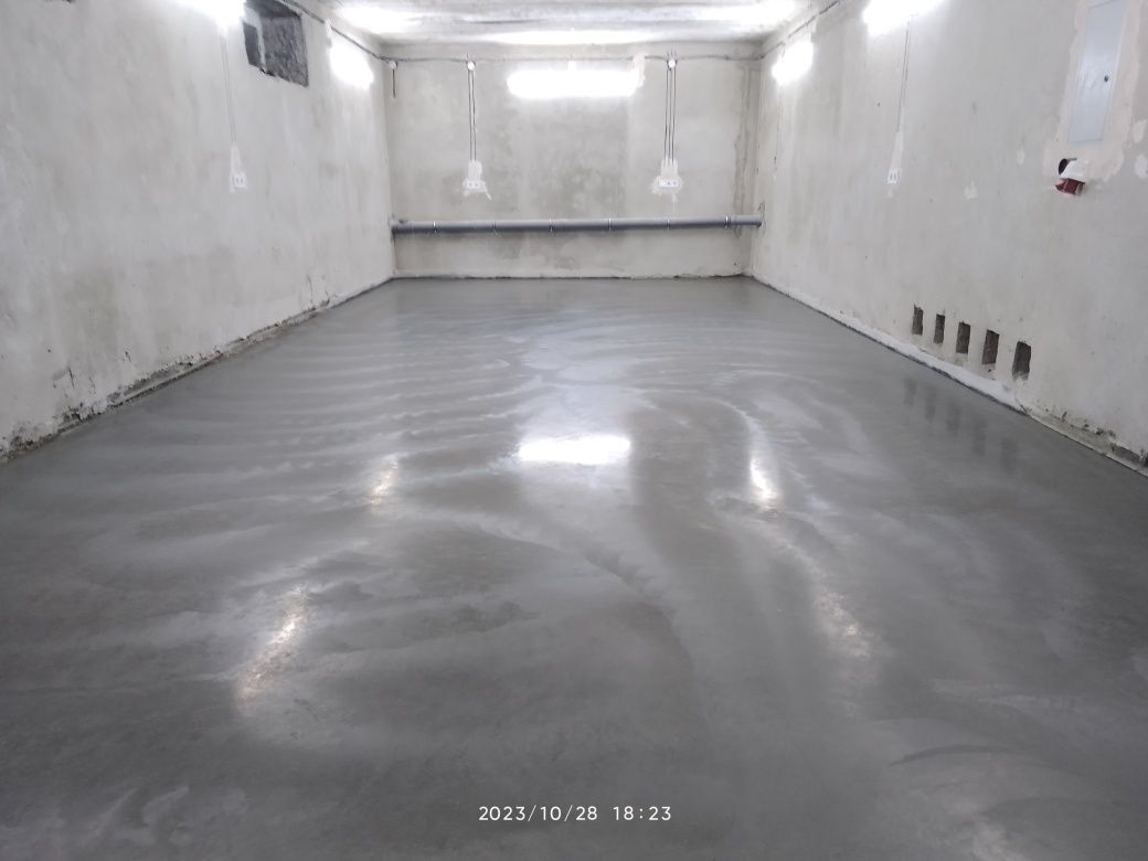 Промислова бетонна підлога.