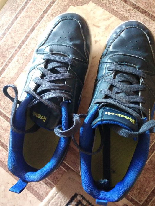 Buty chłopięce Reebok granatowe r. 37