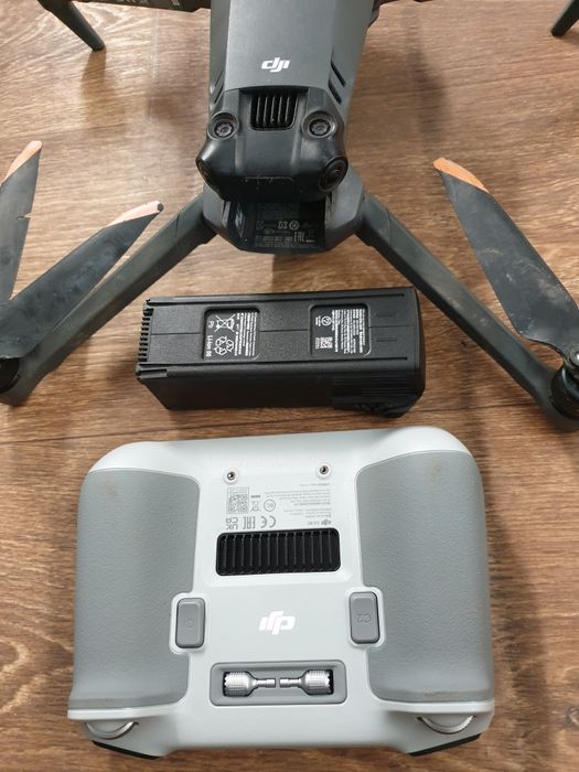 Квадрокоптер DJI Mavic 3 Pro