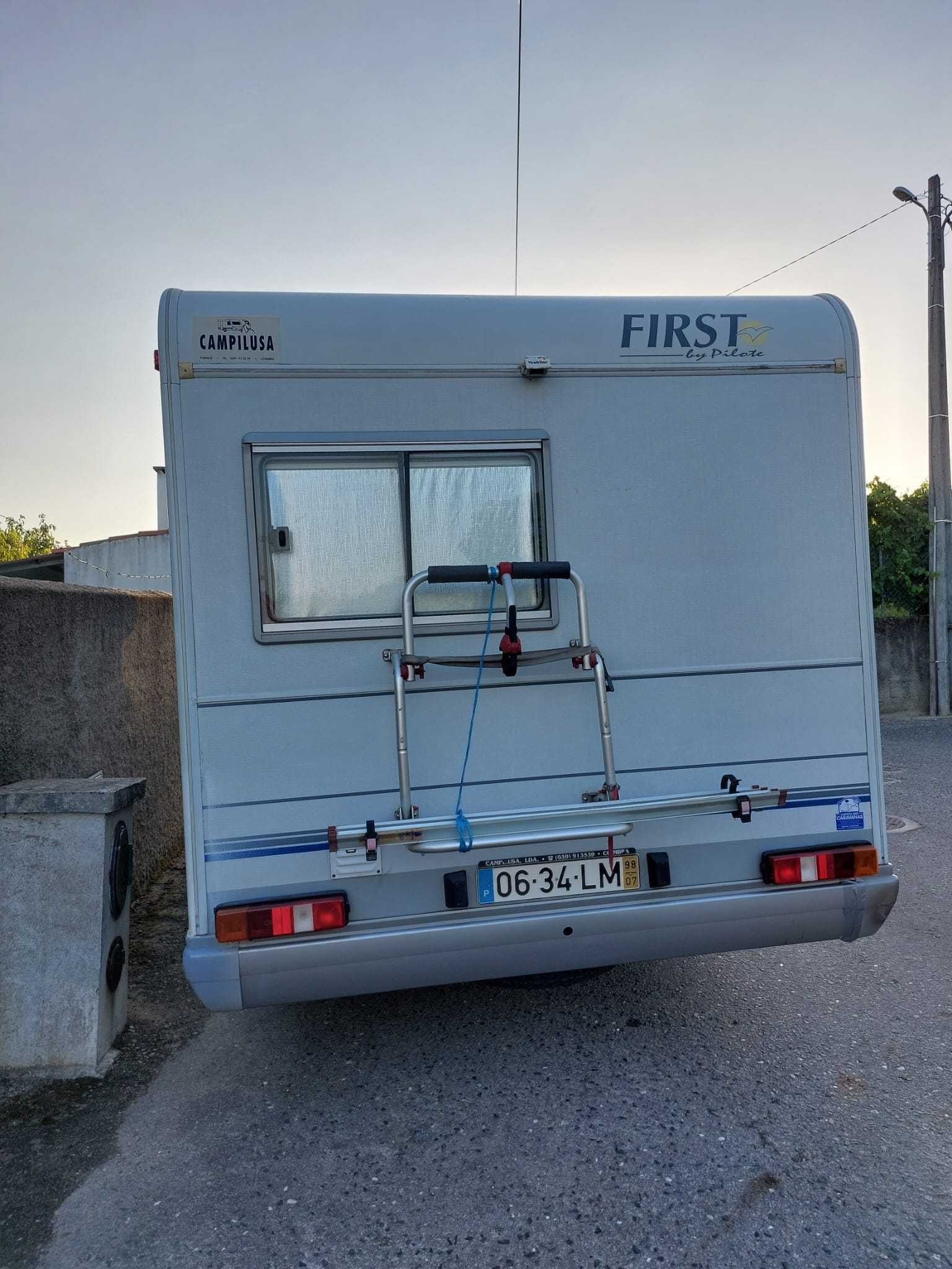 Auto Caravana First b' Pilote