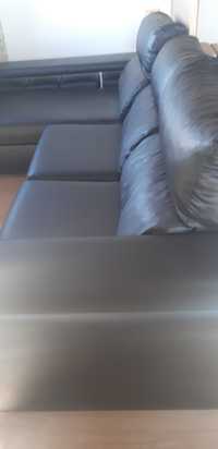 sofá preto usado