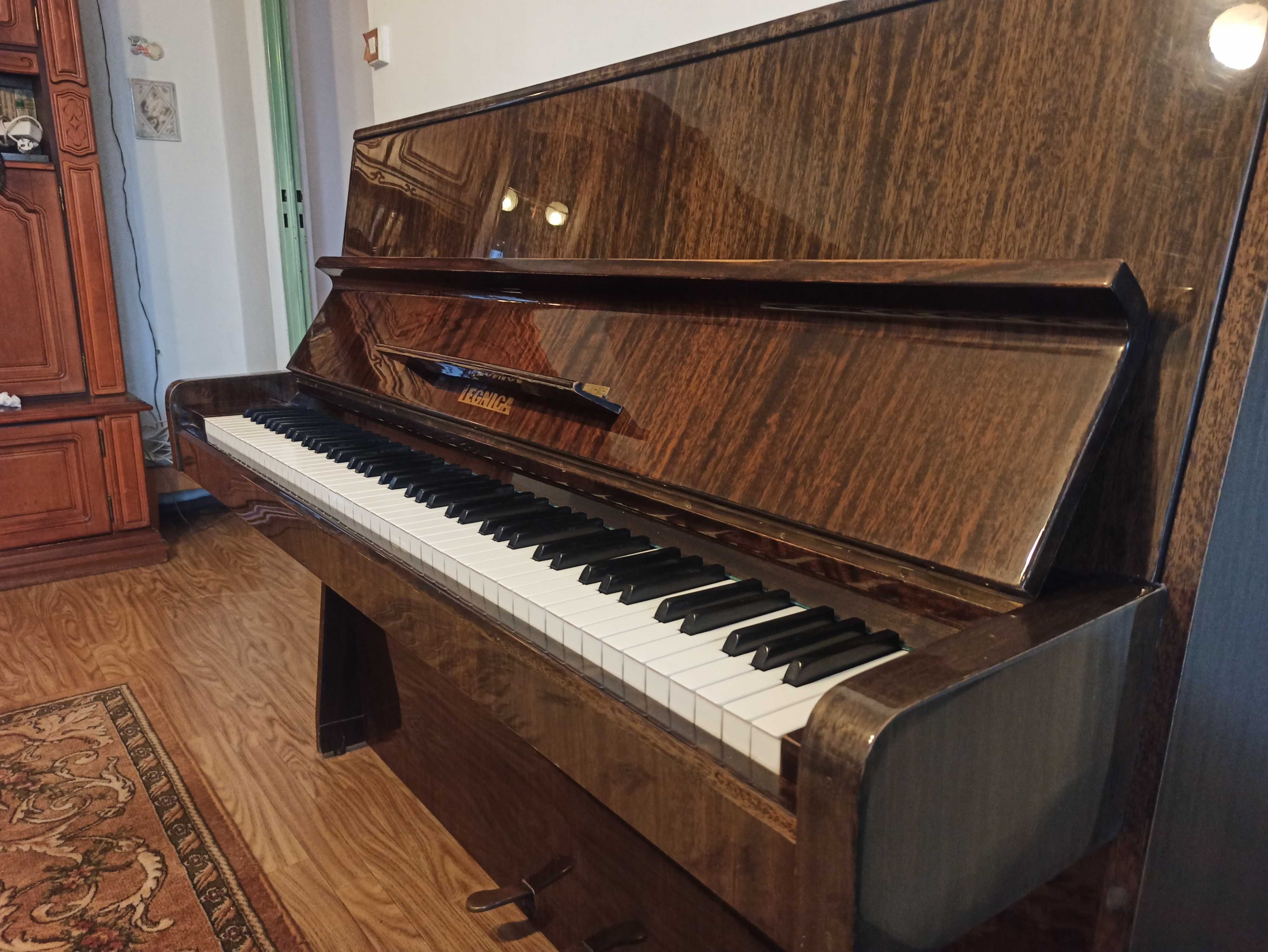 Pianino Legnica M-113B bardzo dobry stan