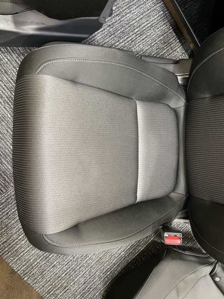 Переднє сидіння (комплект) на Honda Accord 10 (2017-2022)