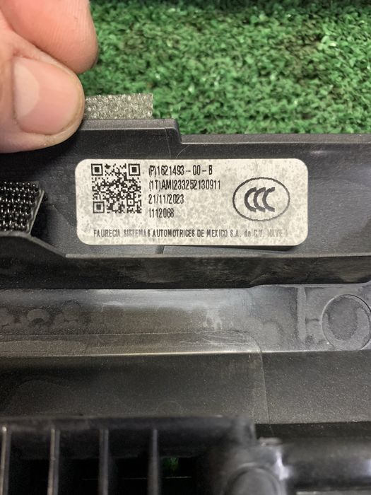 Tesla Y M3 накладка торпеди верхня дерево біла шпон