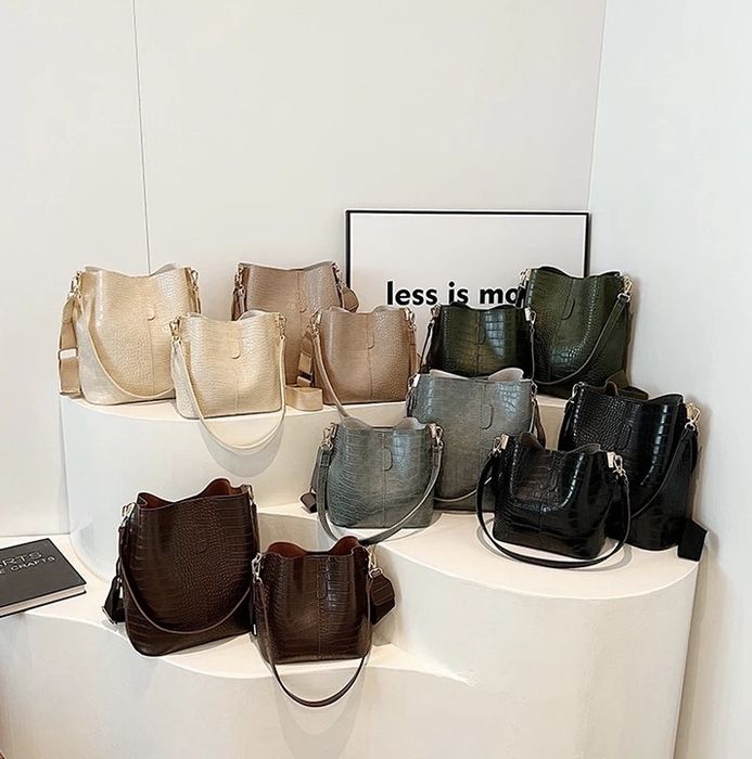 Сумка мешок кожа крокодила на плечо с ремнем женская Рыжая/коричневая