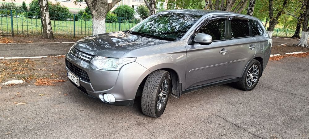MITSUBISHI outlander 2013рік