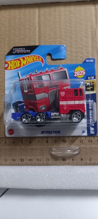 Optimus prime hot wheels trasformers