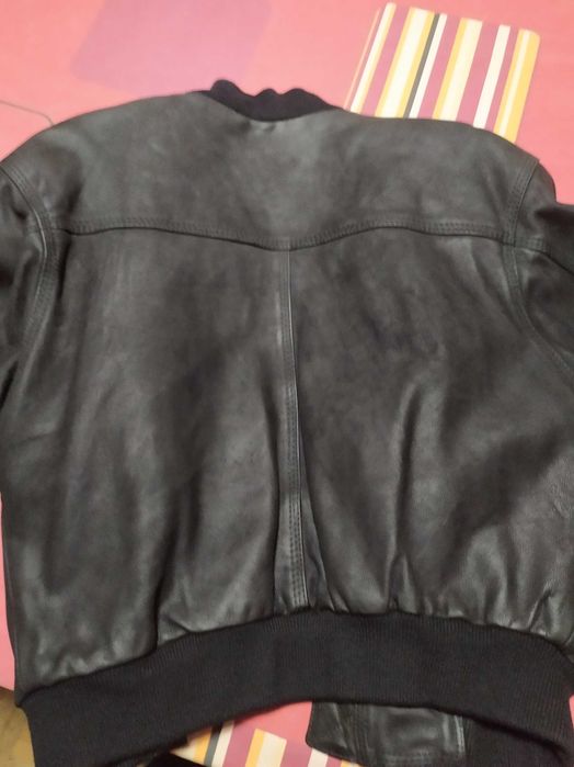 Blusão da marca Taurus em pele