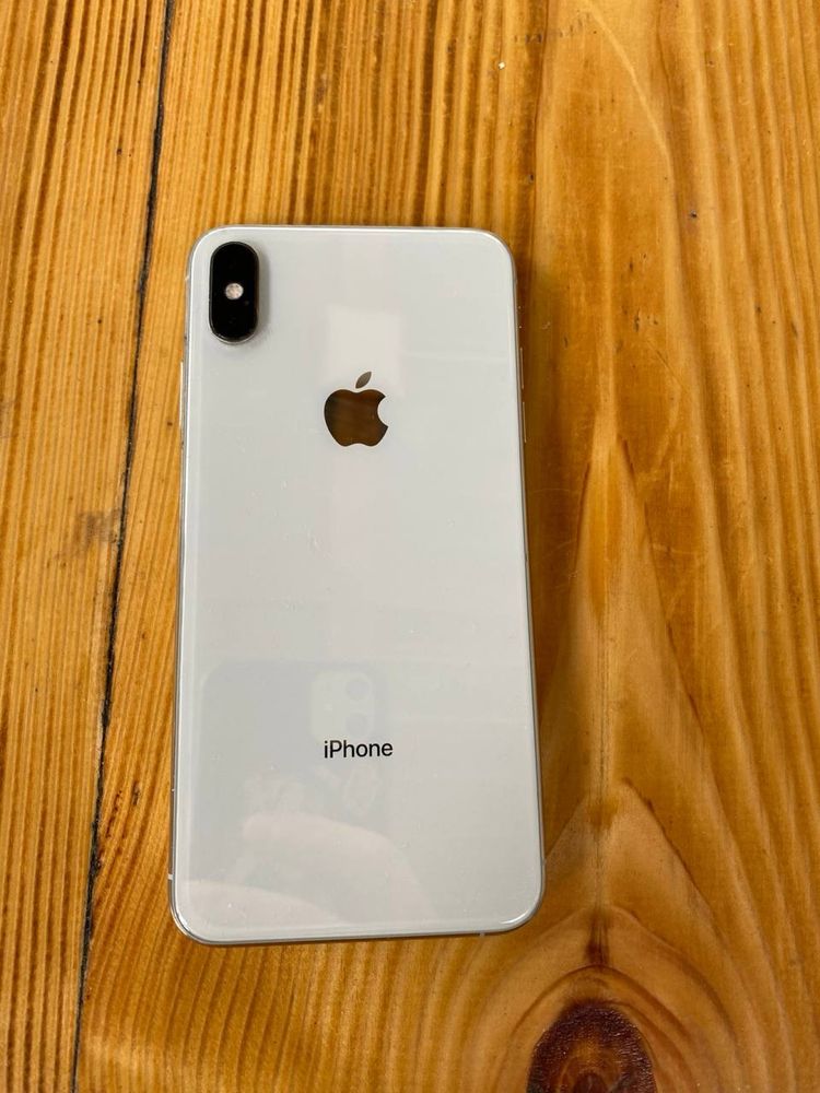 iPhone Xs Max…..