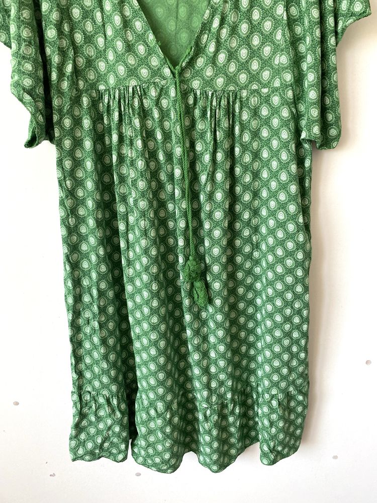 Zielona sukienka wzory boho midi