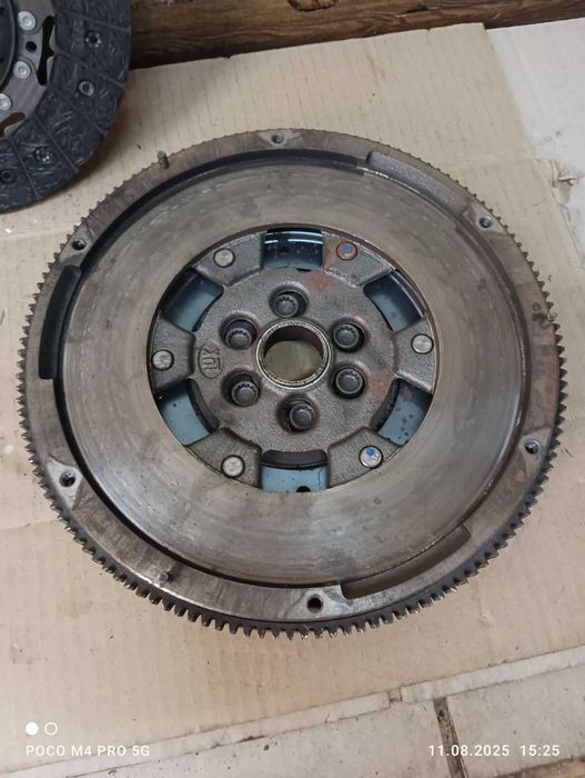 Демфер щеплення маховик 2.0 tdi bmp bkd VW Passat B6 Caddy Skoda 6ст