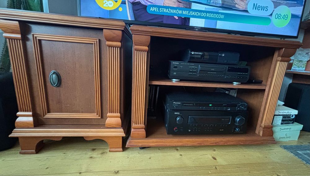 Komplet mebli firmy VOX.