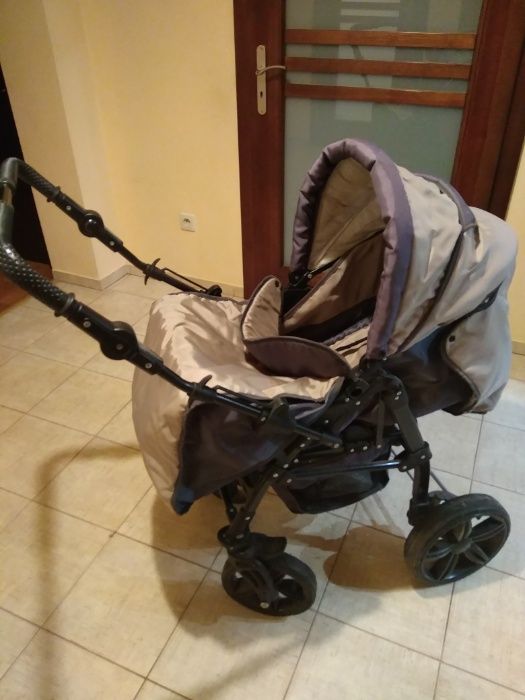Wózek spacerowy z przekładaną rączką