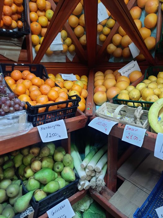 Regały na warzywa-owoce do sklepu